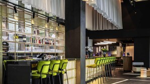 2 barer/lounger og cocktailbar