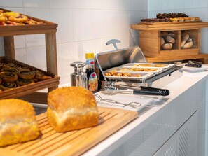 Tägliches Frühstücksbuffet gegen Gebühr