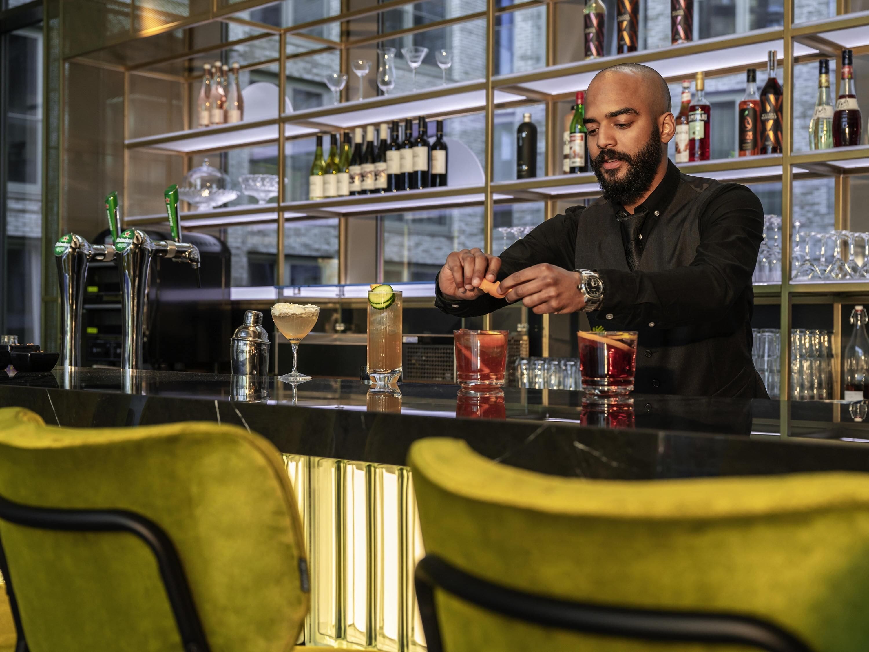 2 barer/lounger og cocktailbar