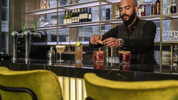 2 barer/lounger og cocktailbar