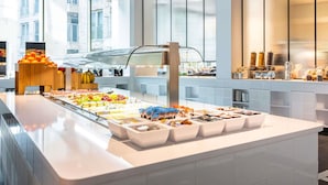 Frokostbuffé hver dag (mot et tillegg)