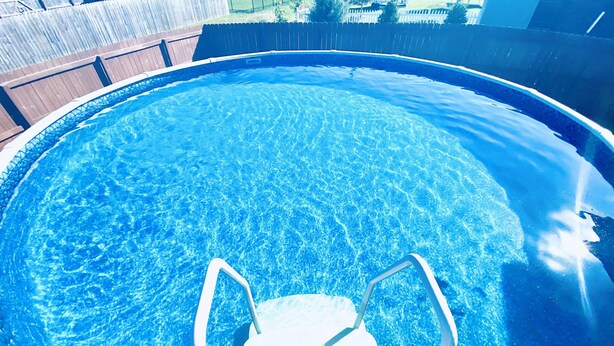 A clear view of a swimming pool with a wooden deck surrounding it. - Quiet 4 bedroom villa with tons of space (Murfreesboro)