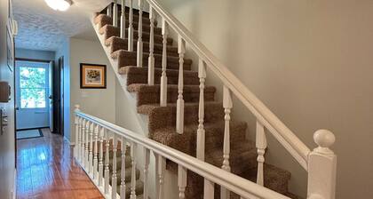 Nicely updated 3 Bedroom Condo with free parking