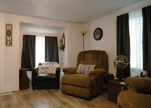 Walleye Waters – 2BR Mobridge Stay