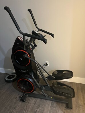 Fitness facility - Modern newly private basement apartment (Alexandria)