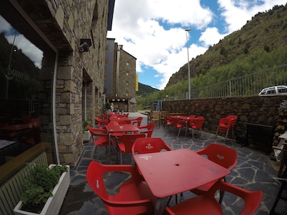 Somriu Vall Ski Hotel