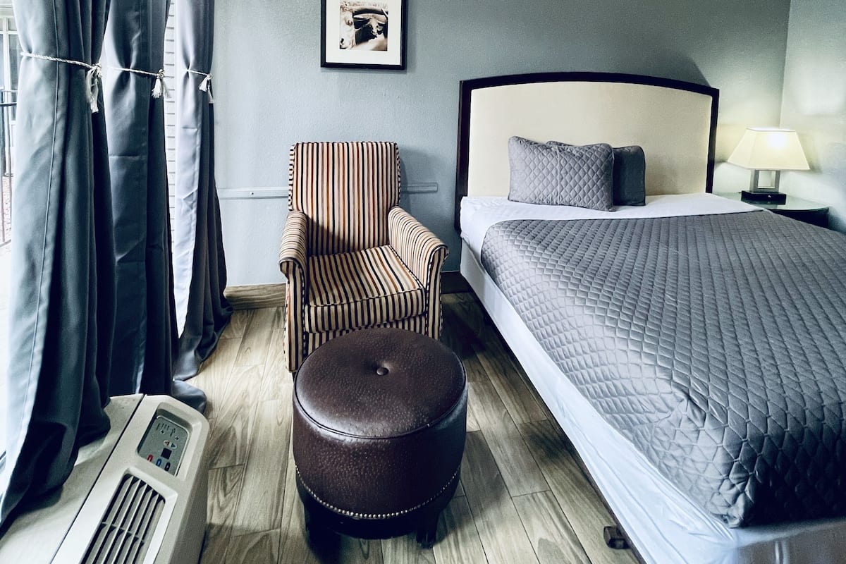 Room, 1 King Bed | Free WiFi, bed sheets