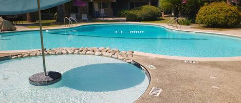 Außenpool (je nach Saison geöffnet)