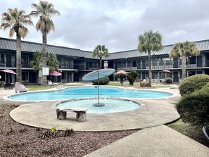 Sæsonbestemt udendørs pool