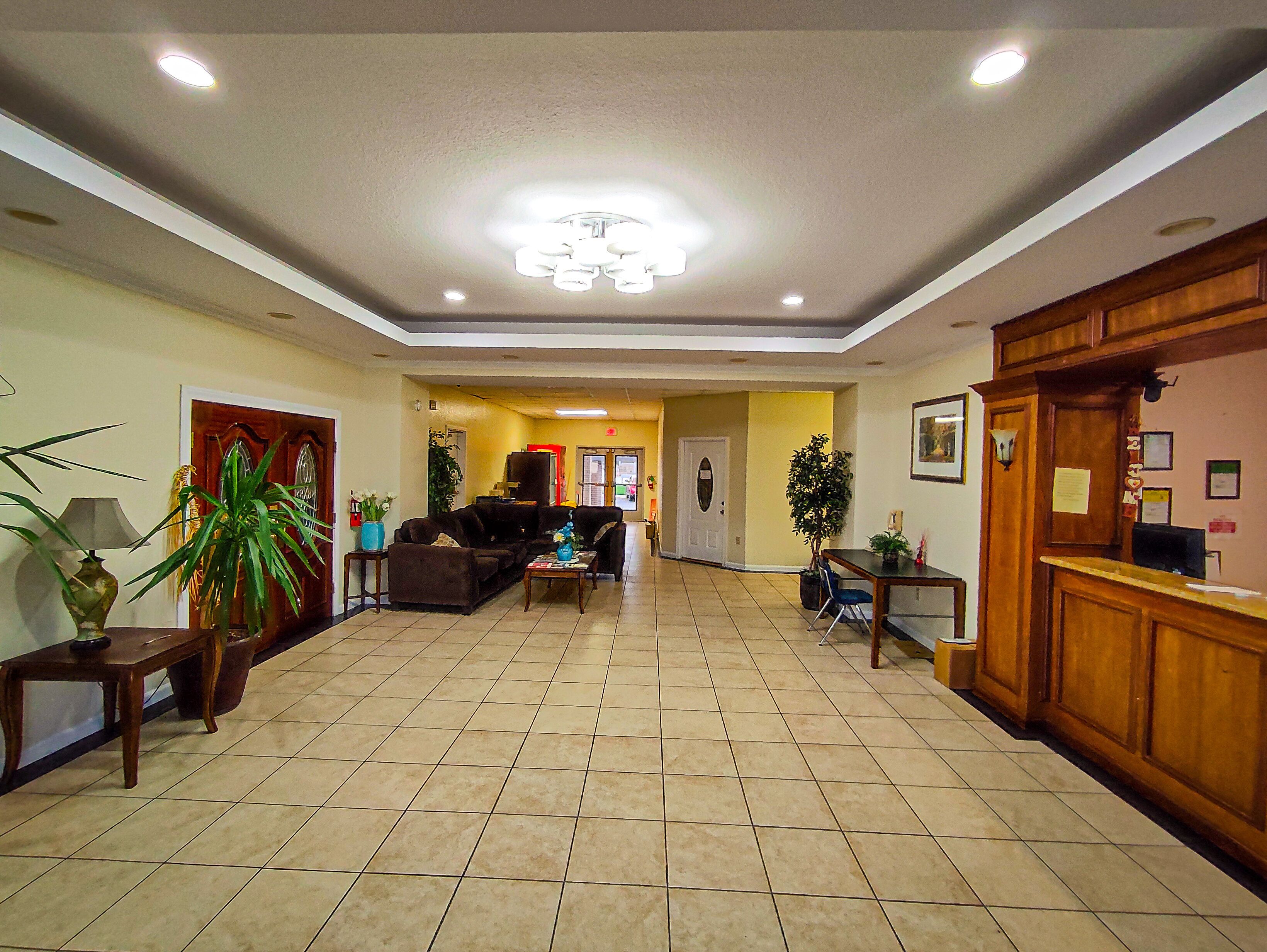 Clover Inn & Suites — photo 11
