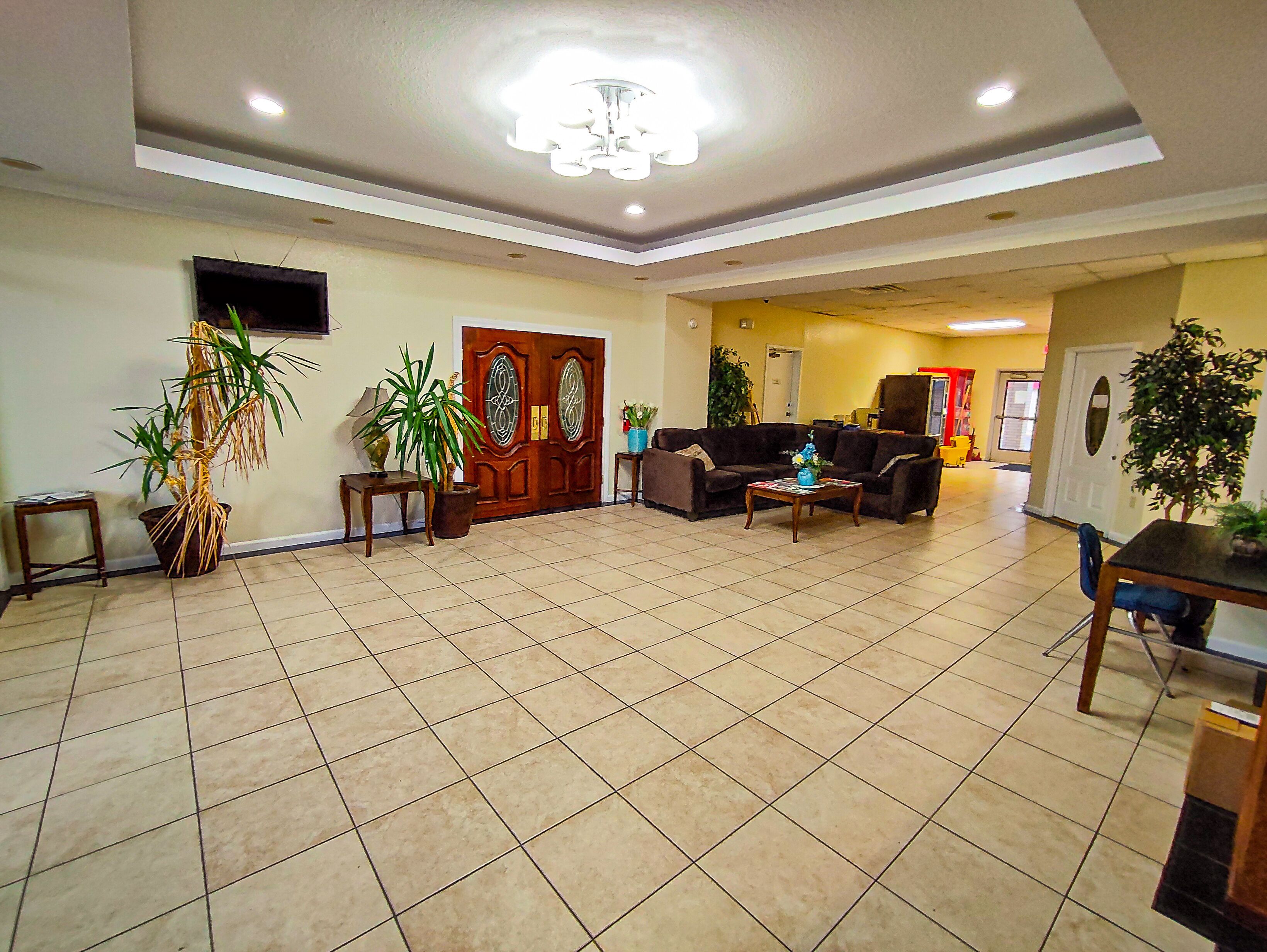 Clover Inn & Suites — photo 13