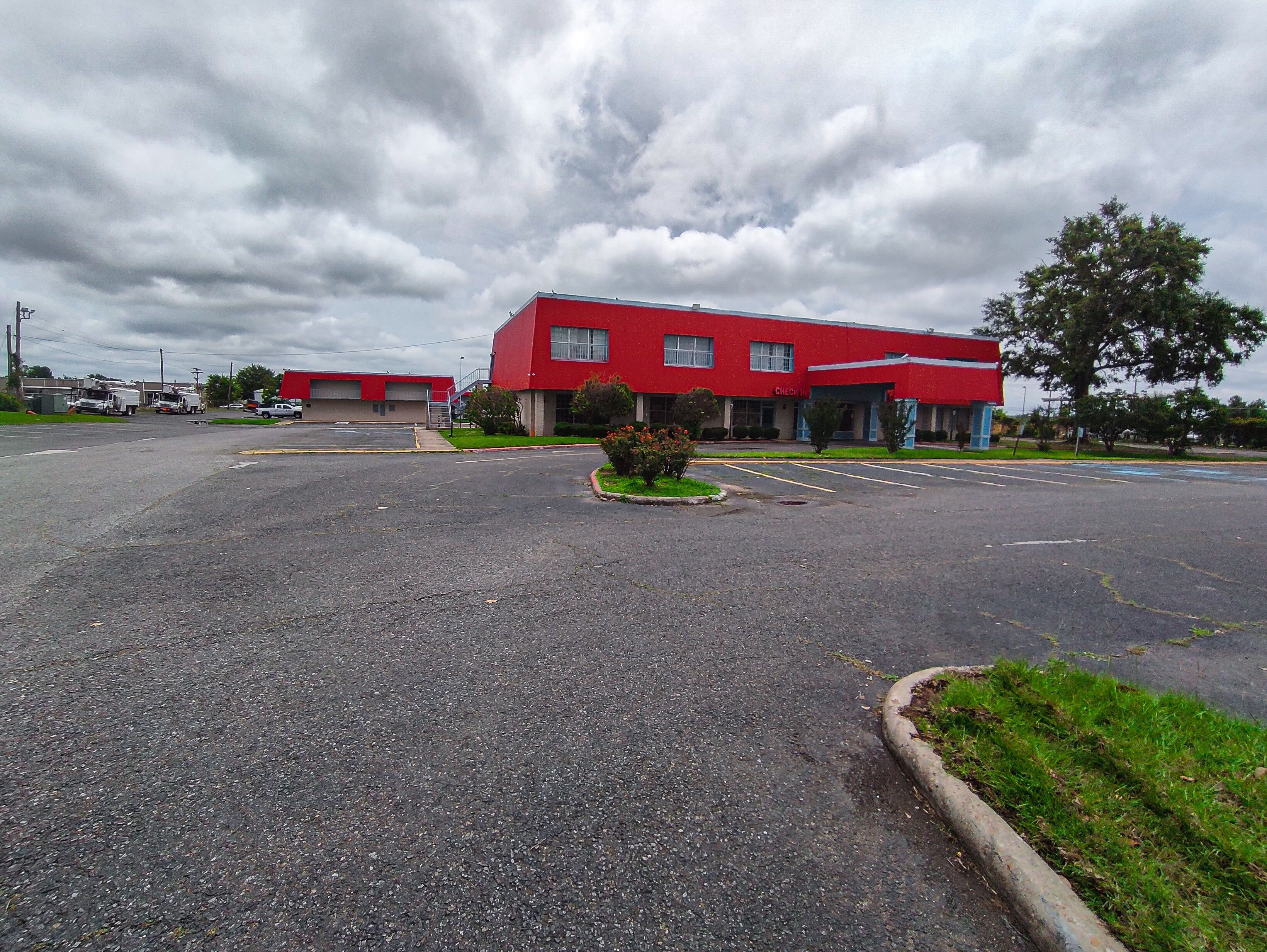 Clover Inn & Suites — photo 10