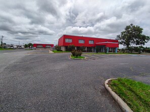 Vista frontal de la propiedad