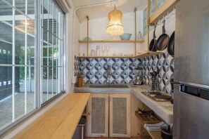 Fridge, microwave, stovetop, coffee/tea maker - Punta Mita Garden Studio Near Surf Breaks (Punta de Mita)
