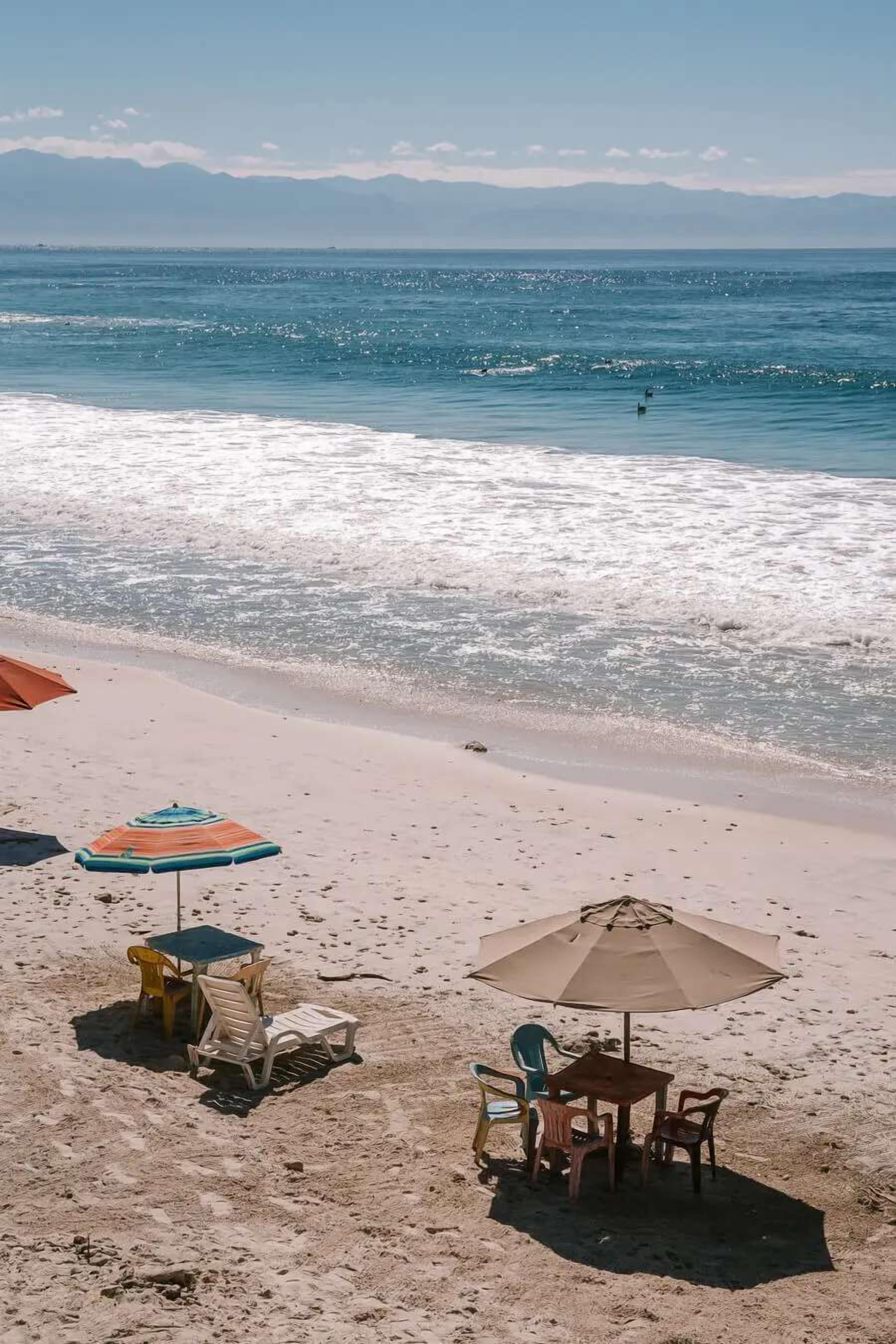 Chaises longues, serviettes de plage