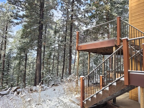 Secluded Cabin in the Beautiful Black Hills! Admire the Breathtaking Scenery! 