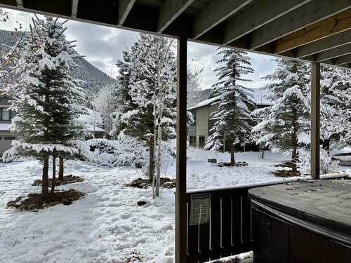 Beautiful Townhome near Thompson River w/ Hot tub, Theater room, EV Charger, AC