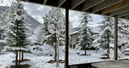 Beautiful Townhome near Thompson River w/ Hot tub, Theater room, EV Charger, AC