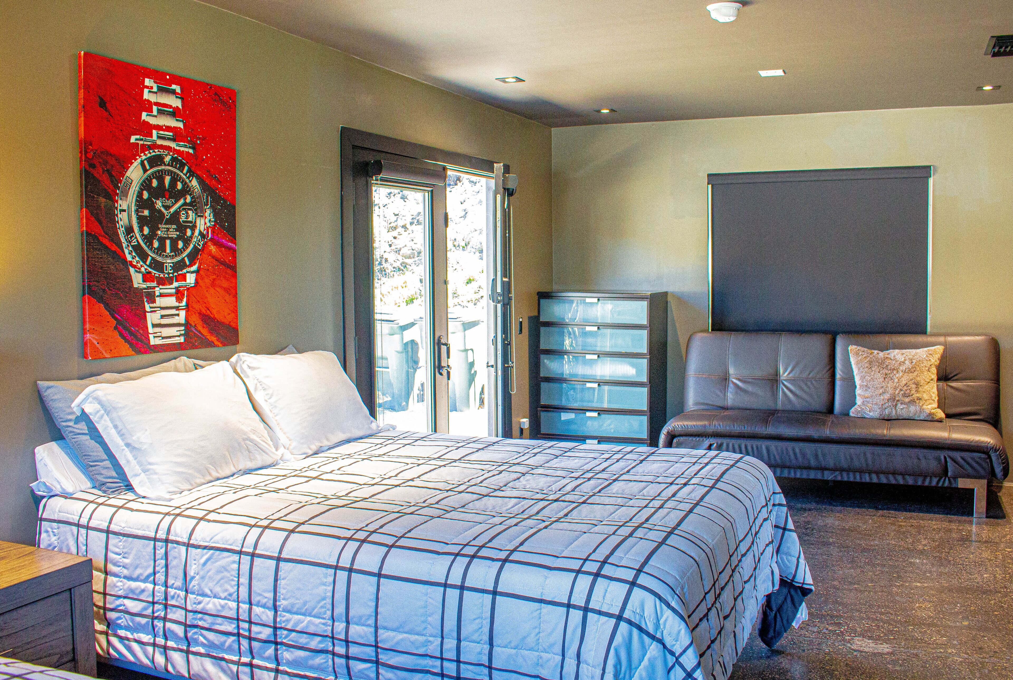 4 bedrooms, in-room safe, desk, iron/ironing board