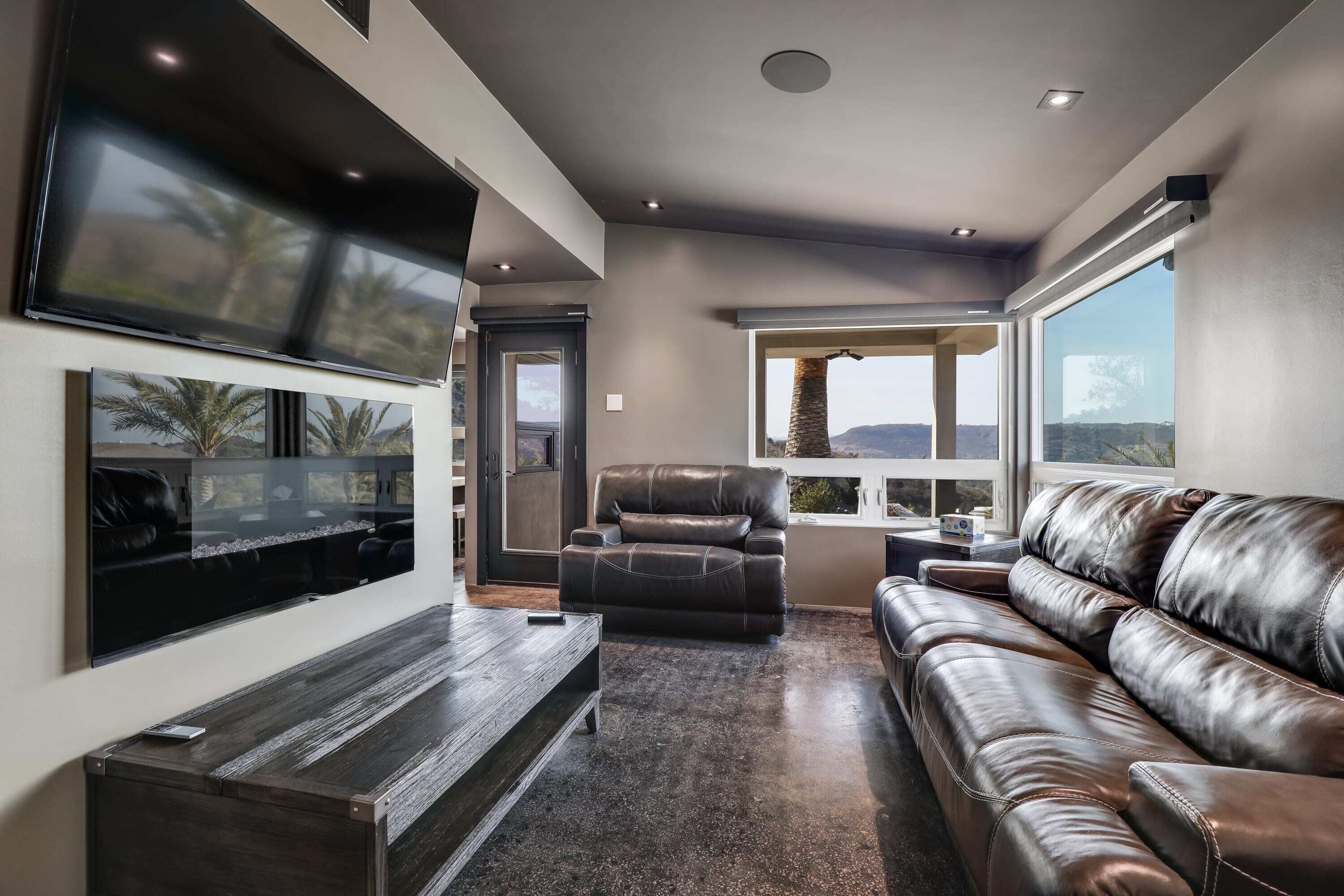 Smart TV, chimenea, videojuegos y futbolito 