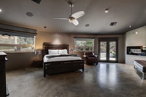 4 habitaciones, caja de seguridad en la habitación y escritorio 