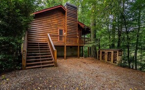 Exterior - Cozy Lakefront Cabin Hot Tub & Fireplace + Covered Deck  Romantic - Pet Friendly (Ellijay)
