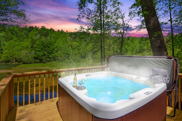 Outdoor spa tub