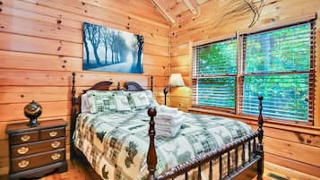 3 bedrooms, travel cot, free WiFi, bed sheets