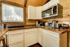 Coffee/tea maker, cookware/dishes/utensils - Indian Point log Cabin near SDC, Table Rock Lake & Branson (Branson)