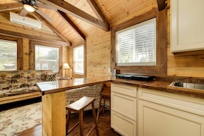 Interior - Indian Point log Cabin near SDC, Table Rock Lake & Branson (Branson)