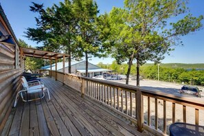Property grounds - Indian Point Cabin 21 near SDC, Table Rock Lake & Branson (Branson)