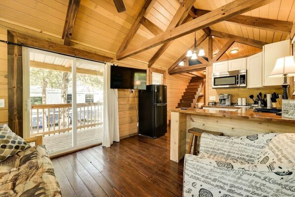 Smart TV - Indian Point Cabin 2 near Silver Dollar City, Table Rock Lake & Branson (Branson)