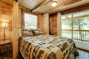 1 bedroom, free WiFi, bed sheets - Indian Point Cabin 2 near Silver Dollar City, Table Rock Lake & Branson (Branson)
