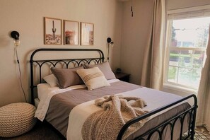 3 bedrooms, iron/ironing board, free WiFi, bed sheets