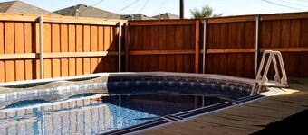 McKinley House Prime - Patio, Pool and Garage