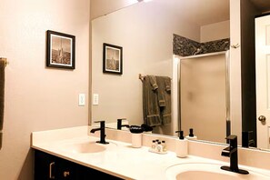 Combined shower/bathtub, hair dryer, towels, soap