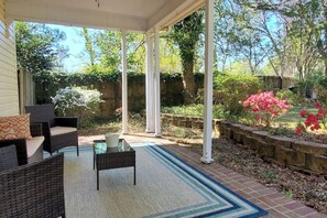 Terrace/patio - Welcome to Hilltop Cottage! (Columbus)