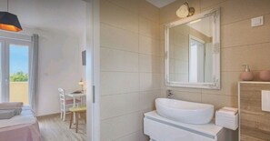 3 Schlafzimmer, Zimmersafe, Bügeleisen/Bügelbrett, Reisekinderbett