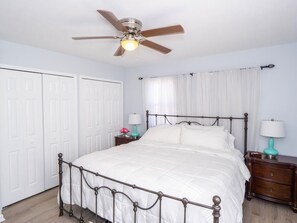 3 soverom, skrivebord, strykejern/-brett og wi-fi (inkludert)