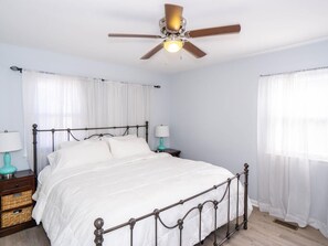 4 camere, una scrivania, ferro/asse da stiro, Wi-Fi gratuito