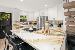 Fridge, microwave, oven, stovetop - Casa Lenta · Ultra Luxe Beach House steps from the Sand! (Solana Beach)