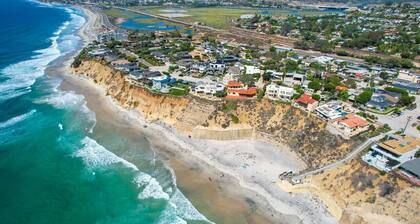 Casa Lenta · Ultra Luxe Beach House steps from the Sand!