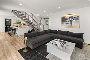 Smart TV, books, stereo - Casa Lenta · Ultra Luxe Beach House steps from the Sand! (Solana Beach)