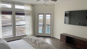 5 habitaciones, tabla de planchar con plancha y cuna de viaje