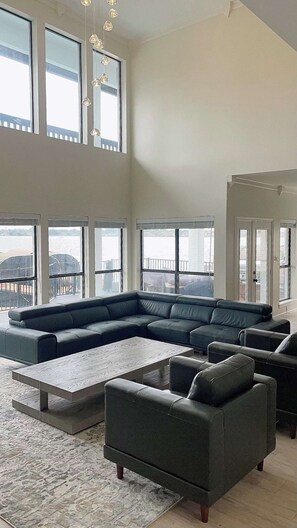 TV connectée, cheminée, espaces bureaux