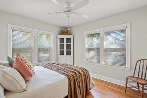 2 chambres, fer et planche à repasser, accès au Wi-Fi (inclus)