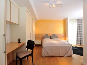 2 chambres, coffres-forts dans les chambres, fer et planche Ă repasser