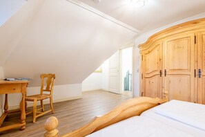 2 chambres, coffres-forts dans les chambres, fer et planche à repasser