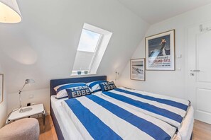4 Schlafzimmer, Zimmersafe, Schreibtisch, Bügeleisen/Bügelbrett