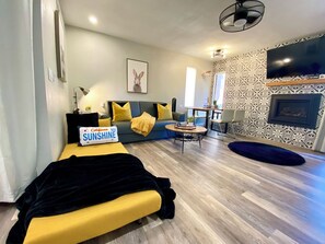 Smart TV, chimenea, tenis de mesa y oficina 